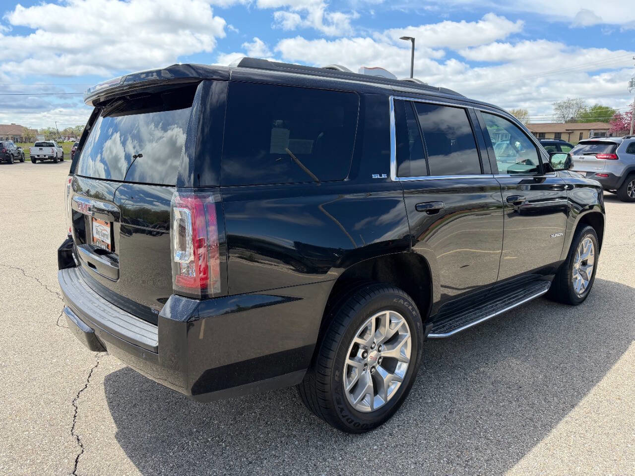 Used 2017 GMC Yukon SLE w/ SLE Value Package AWD/4WD image 5