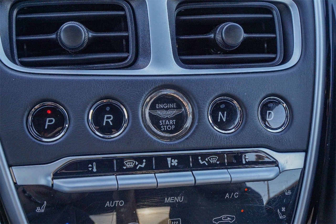 Used 2020 Aston Martin DB11 Volante image 31