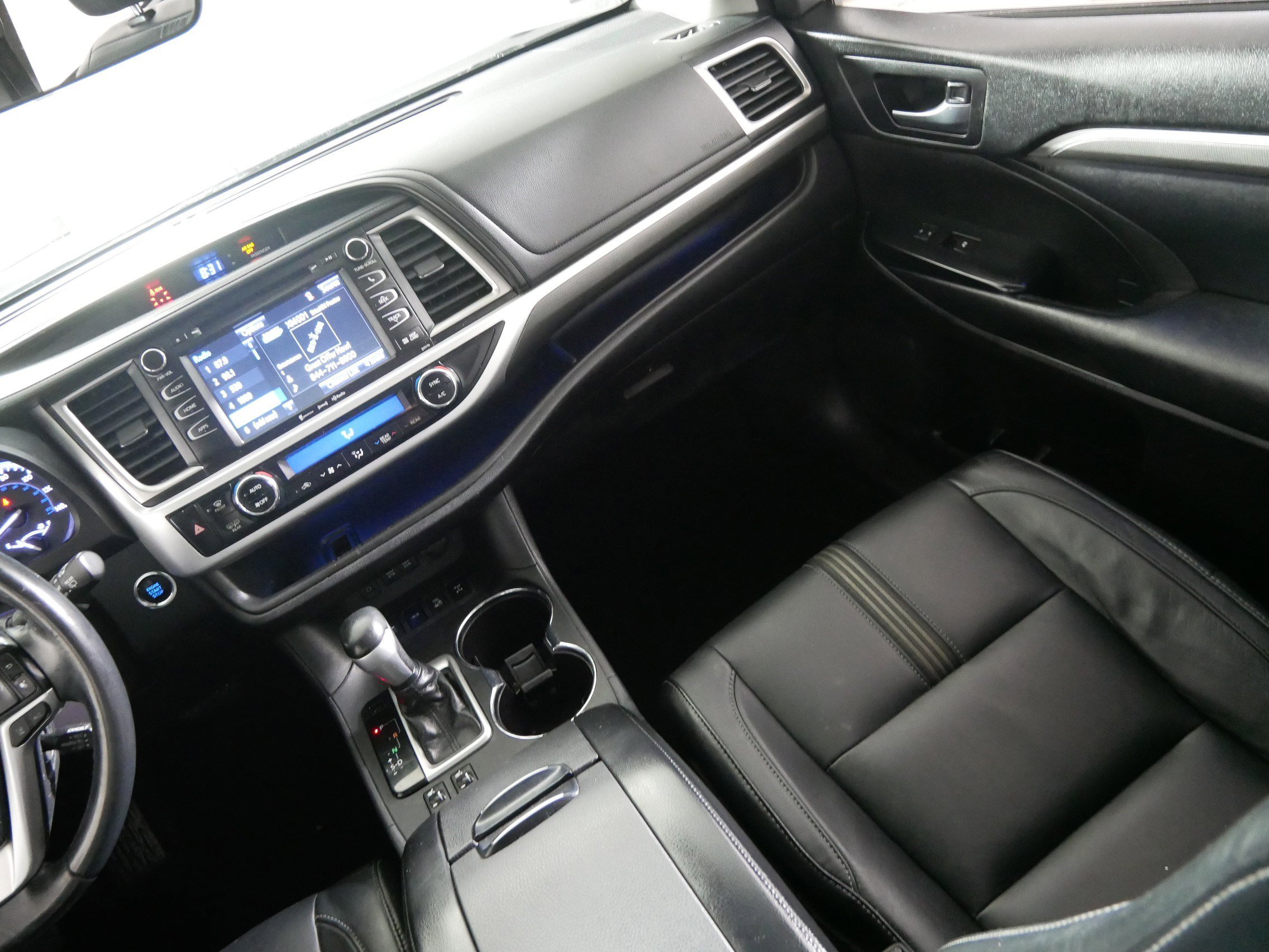 Used 2018 Toyota Highlander SE AWD/4WD image 11