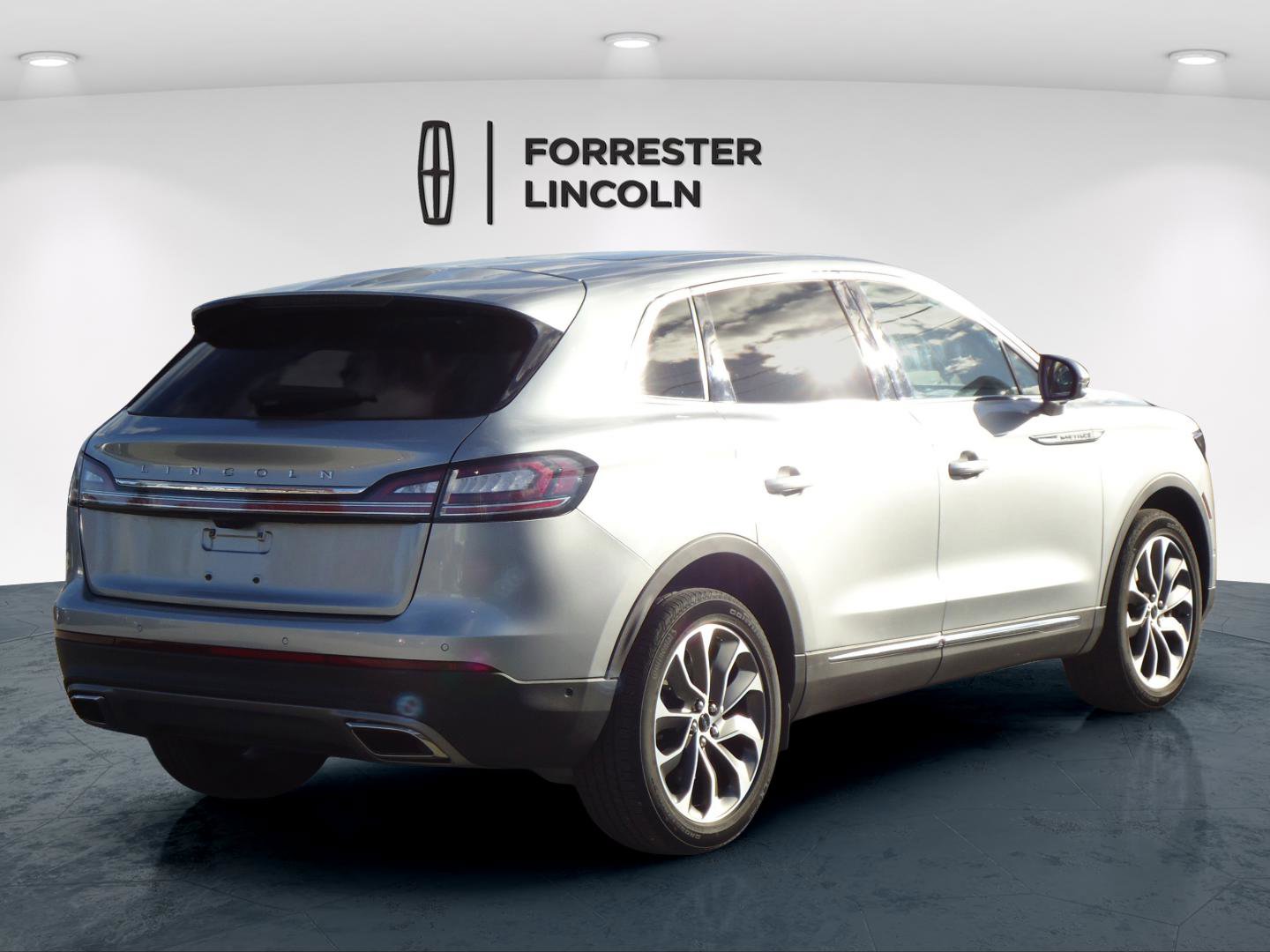 Used 2023 Lincoln Nautilus Reserve w/ Equipment Group 201A AWD/4WD image 3