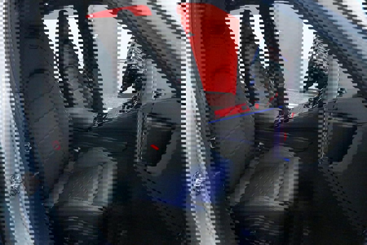 Used 2025 Porsche Panamera image 31