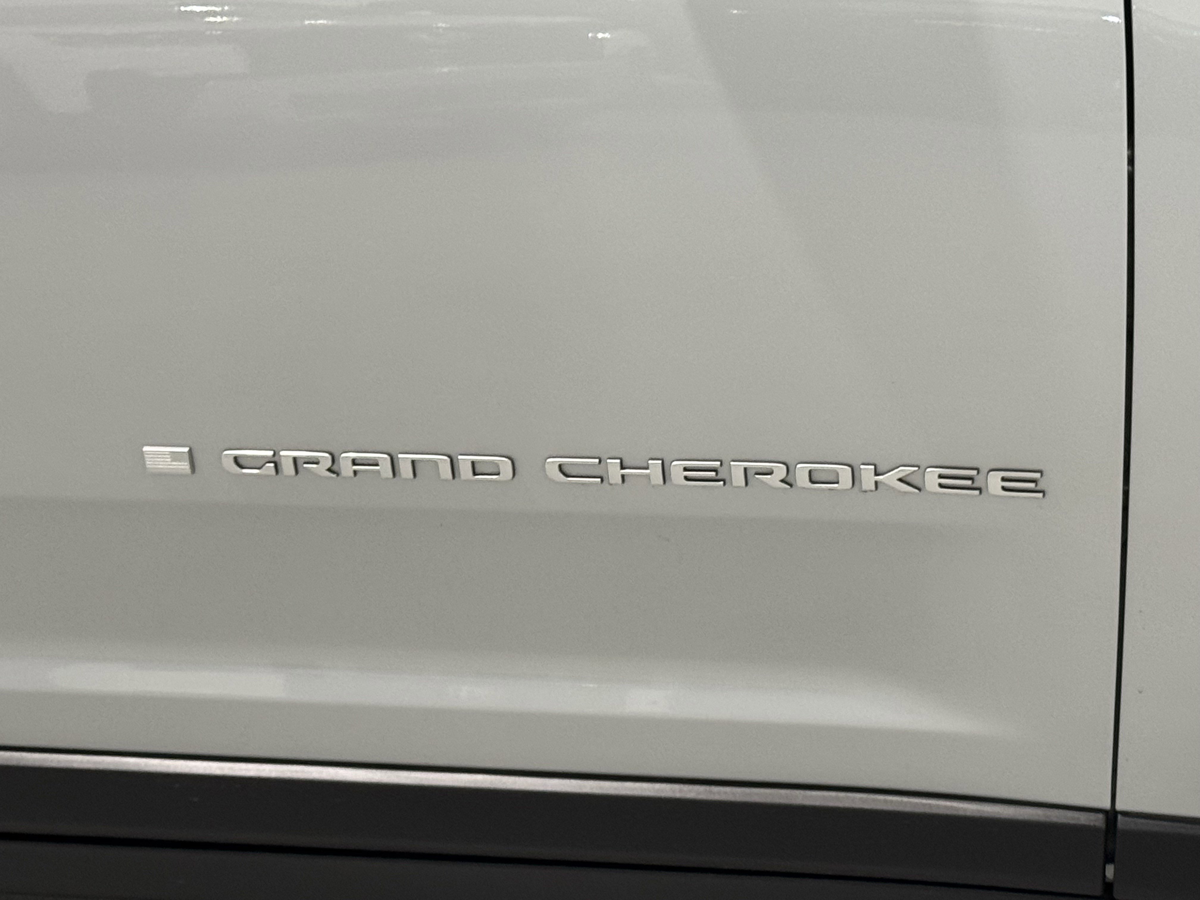 Used 2024 Jeep Grand Cherokee Laredo w/ MOPAR Finishing Package image 41