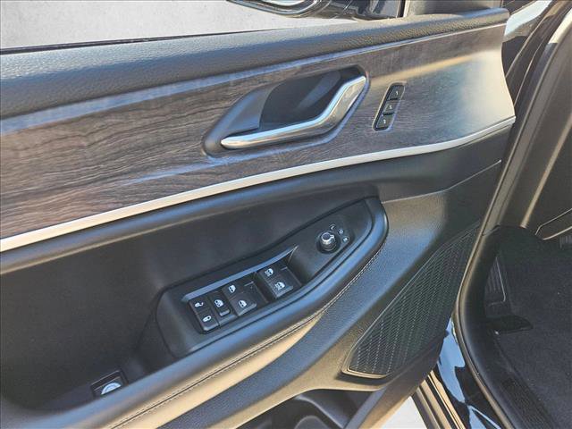 Used 2024 Jeep Grand Cherokee L Limited w/ Luxury Tech Group II image 16