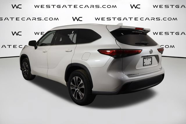 Used 2022 Toyota Highlander XLE FWD image 46