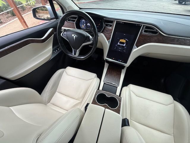 Used 2017 Tesla Model X 75D image 16