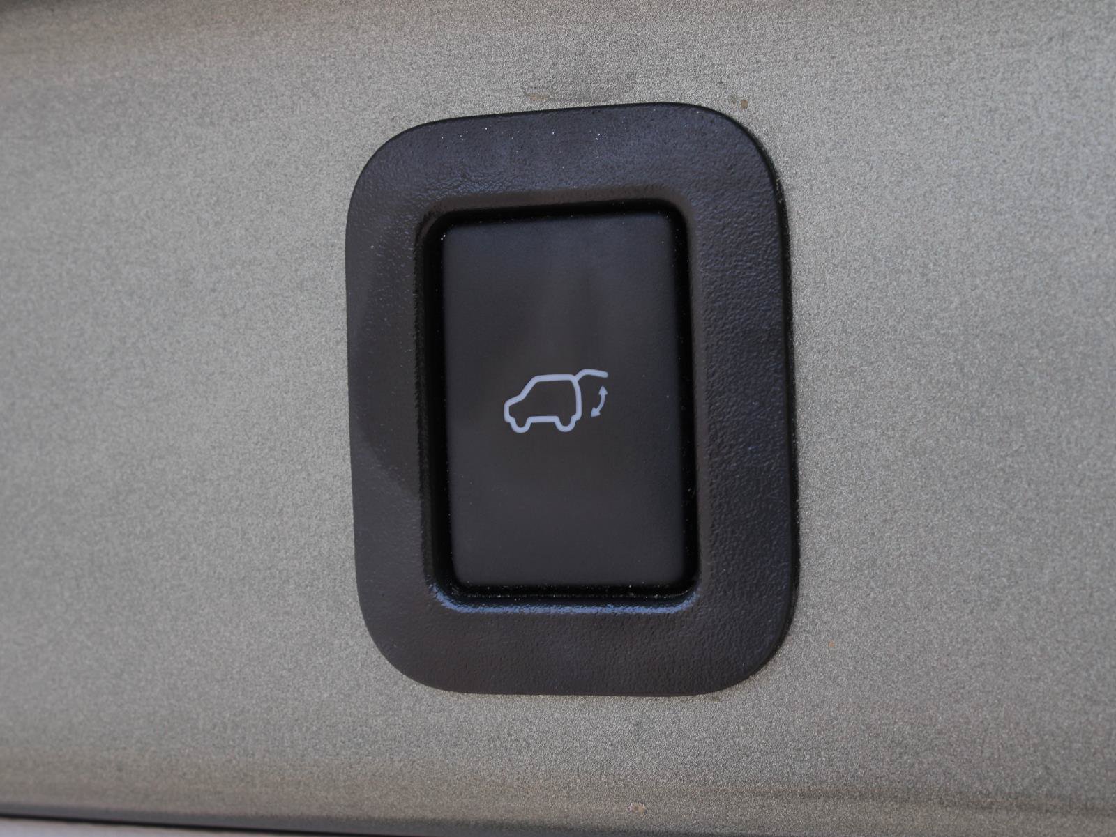Used 2019 Toyota Highlander XLE AWD/4WD image 9