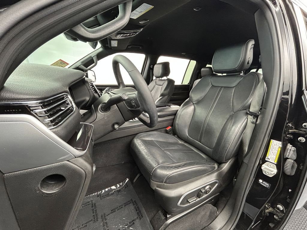 Used 2023 Jeep Wagoneer 4WD image 10