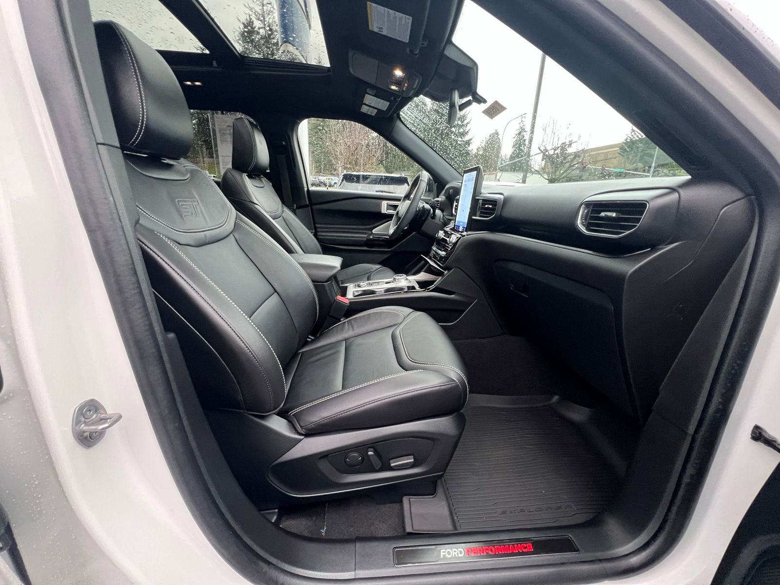 Used 2024 Ford Explorer ST w/ Technology Package image 16