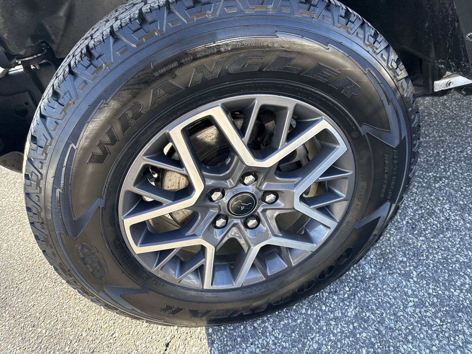 Used 2024 Jeep Wrangler Sahara image 12