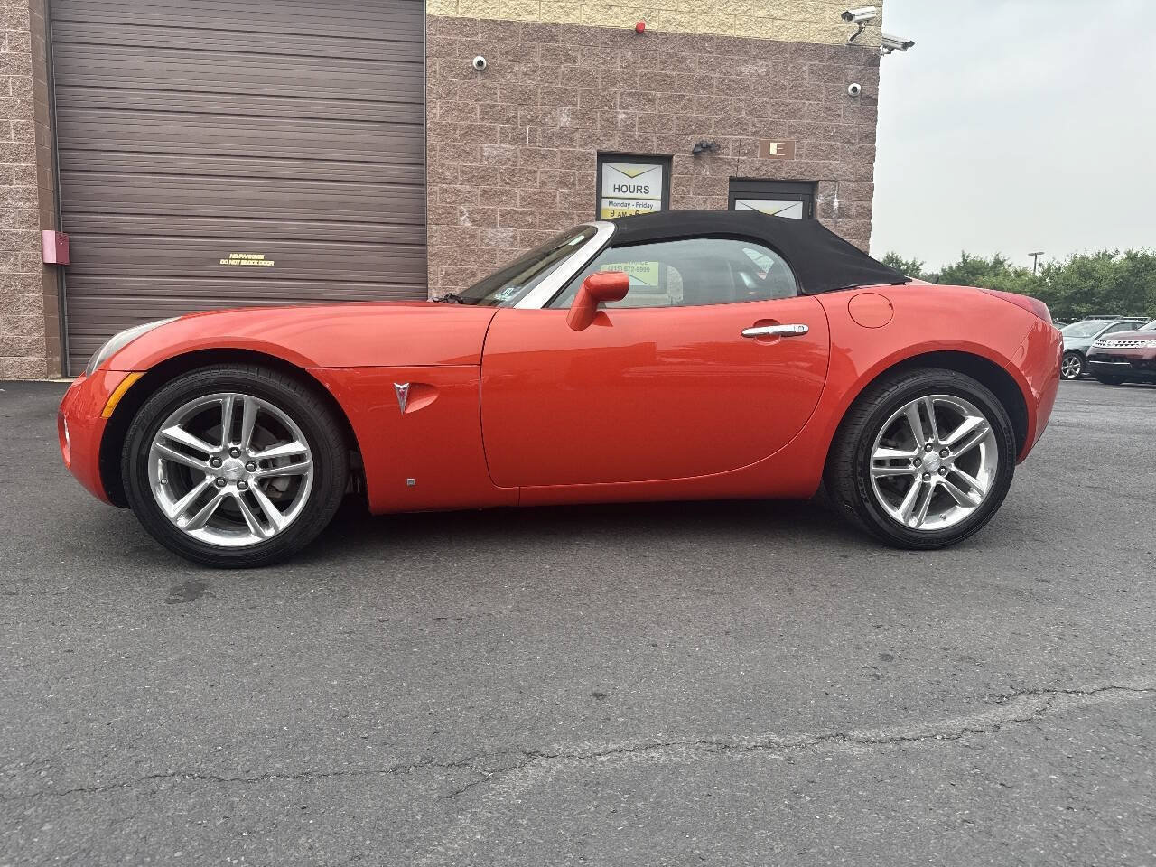 Used 2009 Pontiac Solstice Street Edition RWD image 2