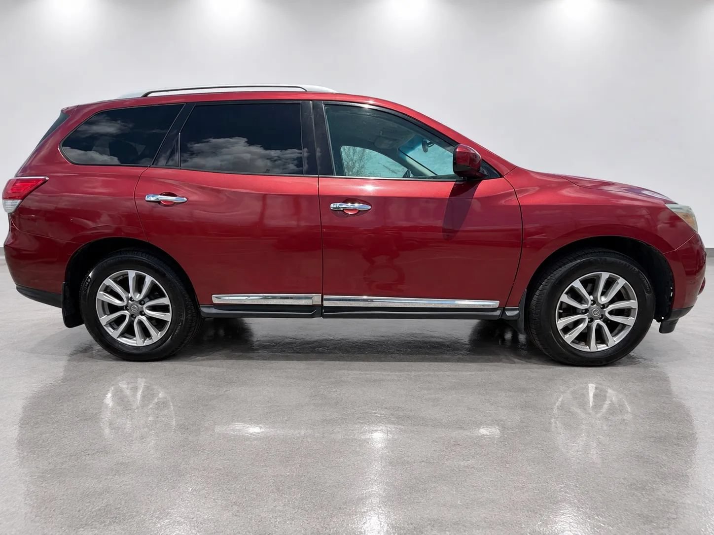 Used 2016 Nissan Pathfinder SL AWD/4WD image 4
