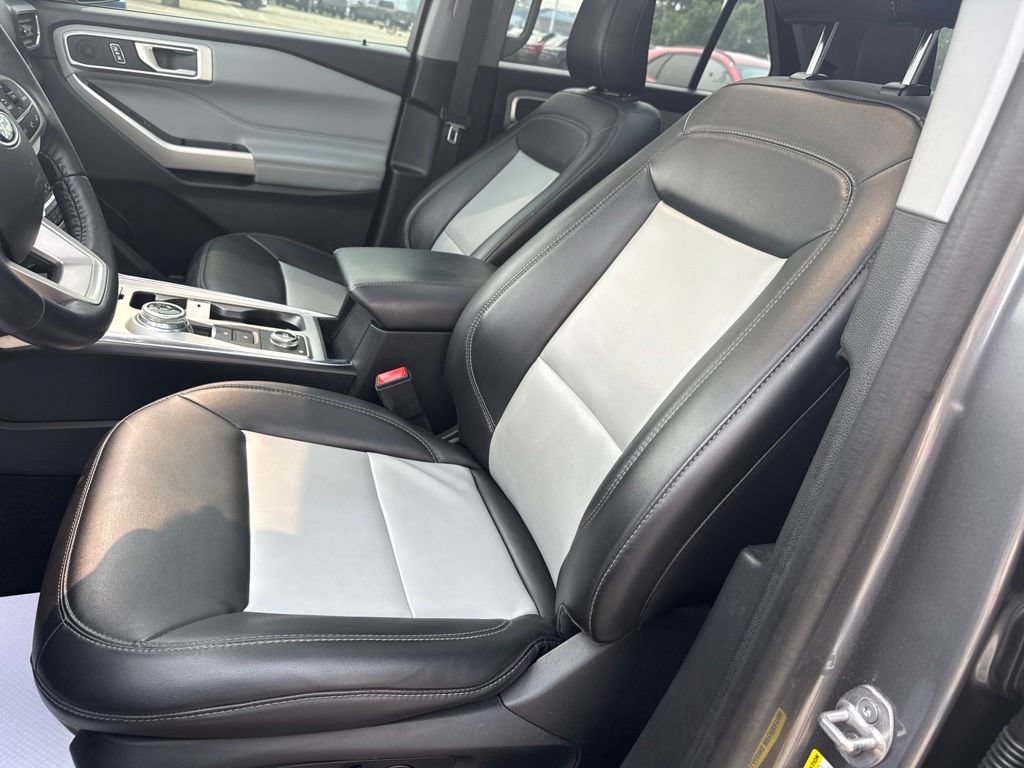 Used 2022 Ford Explorer XLT w/ Equipment Group 202A AWD/4WD image 8