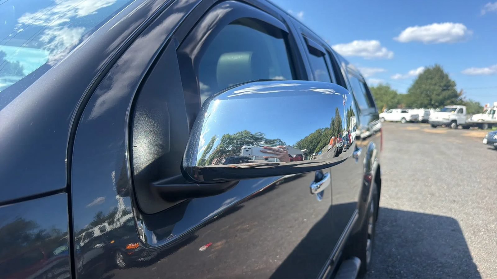 Used 2015 Nissan Frontier SL w/ Moonroof Package AWD/4WD image 9