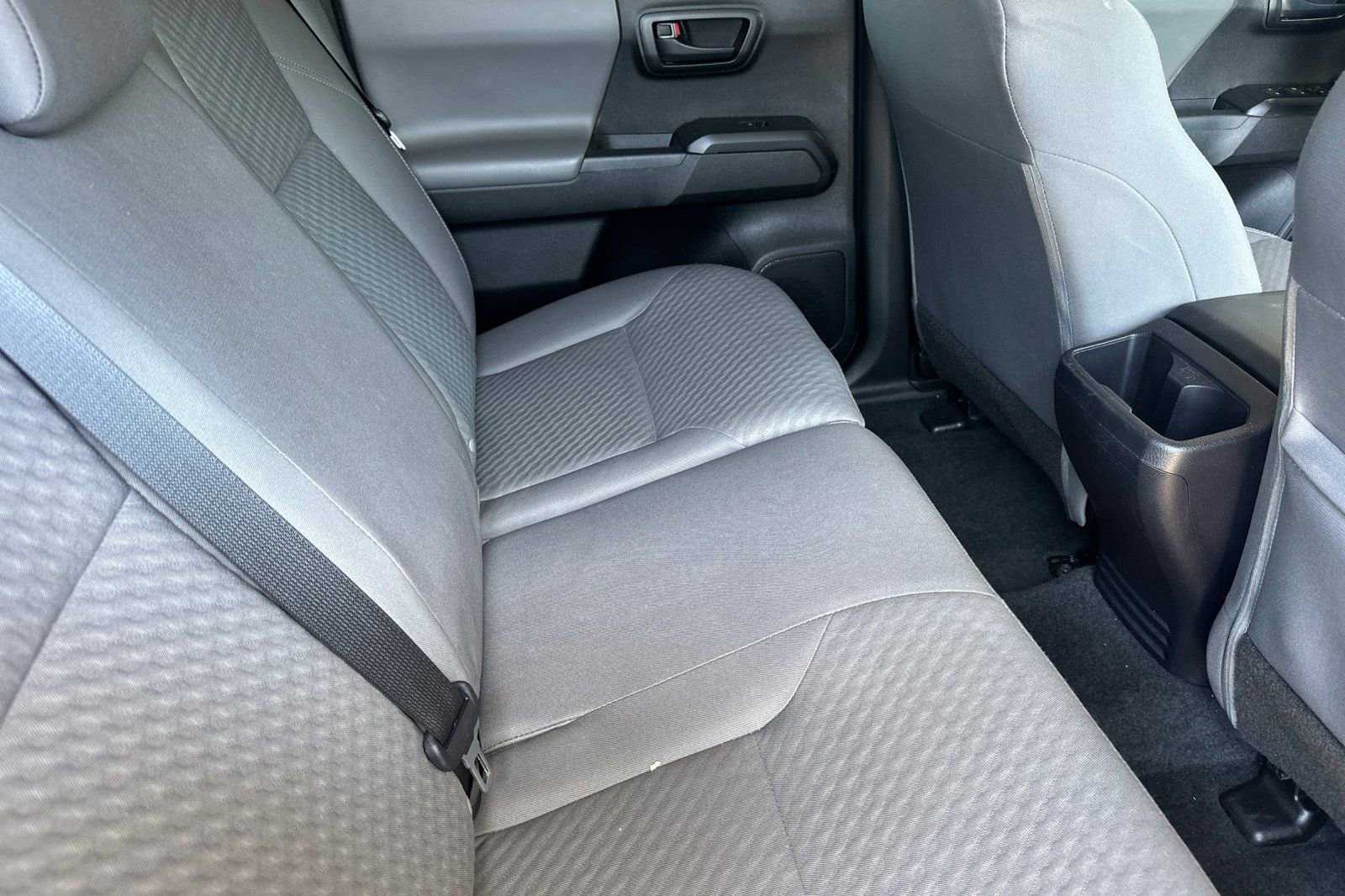 Used 2022 Toyota Tacoma SR w/ SR Convenience Package RWD image 18