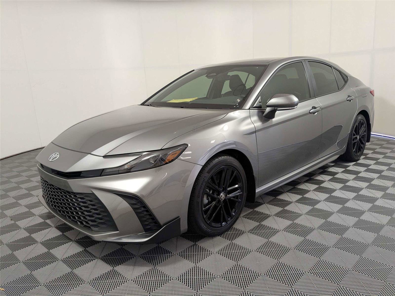 Used 2025 Toyota Camry SE FWD image 2