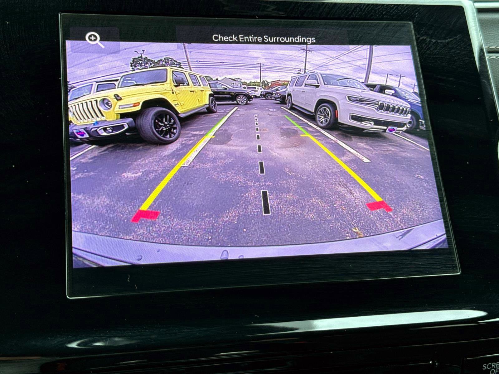 Used 2025 Jeep Grand Cherokee Laredo X image 18