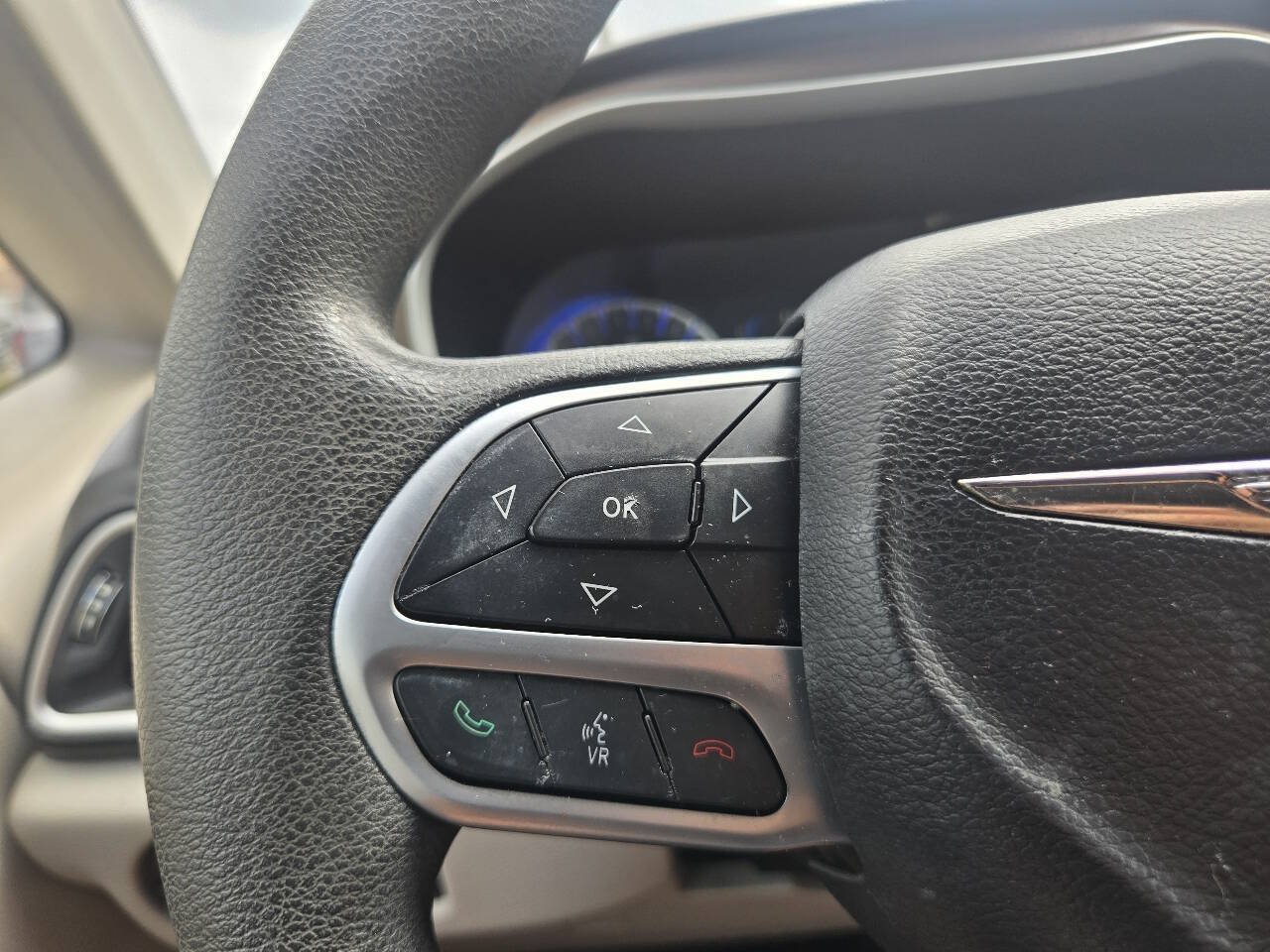 Used 2017 Chrysler Pacifica LX FWD image 59