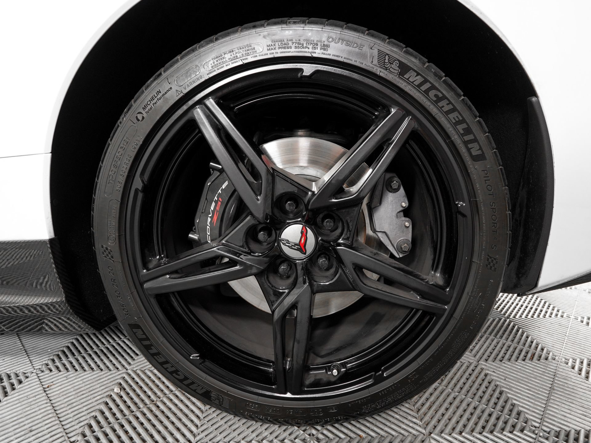 Used 2020 Chevrolet Corvette Stingray Preferred Cpe w/ 2LT Preferred Equipment Group RWD image 31