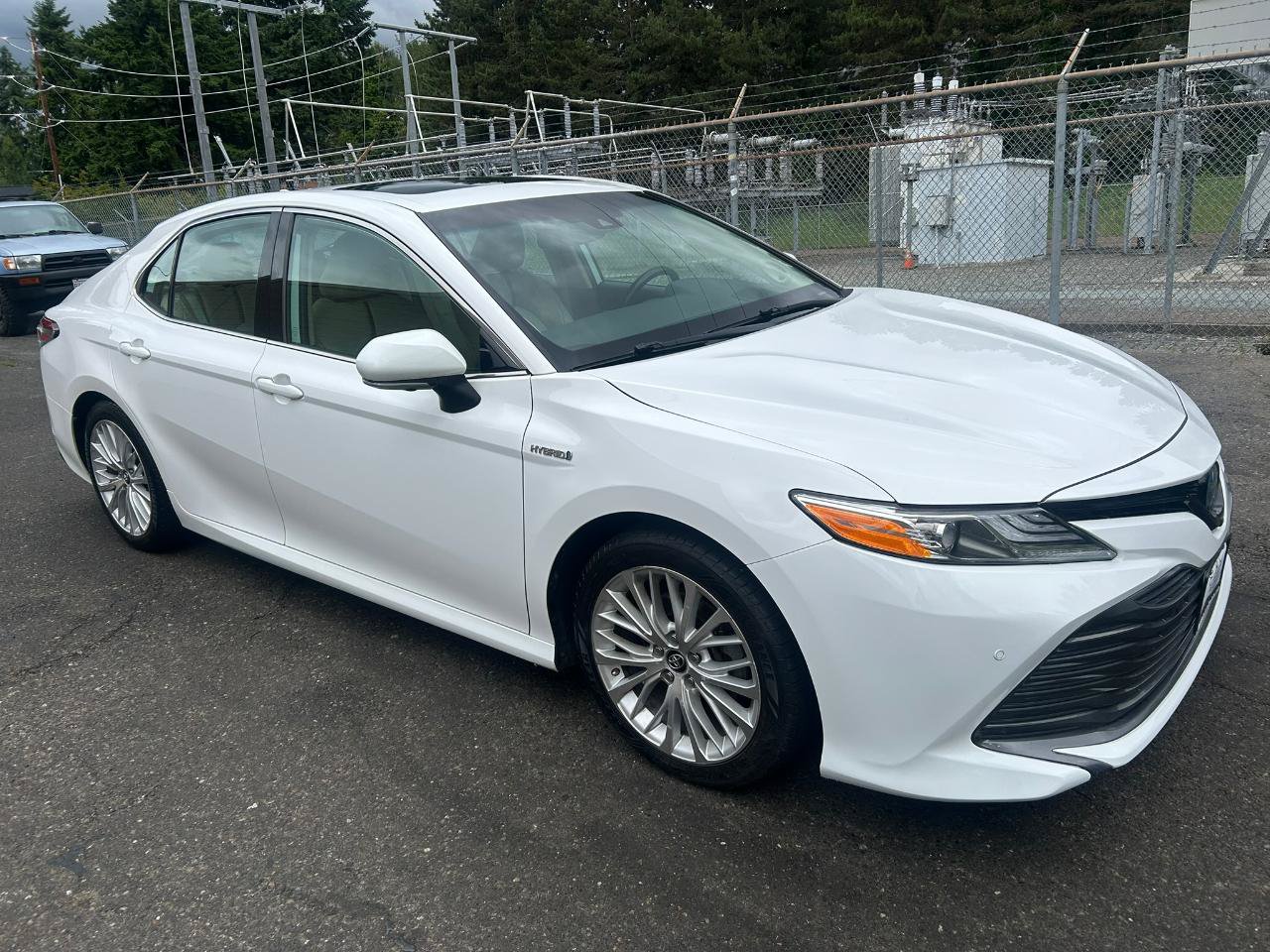 Used 2019 Toyota Camry XLE w/ Driver Assist Package FWD image 3