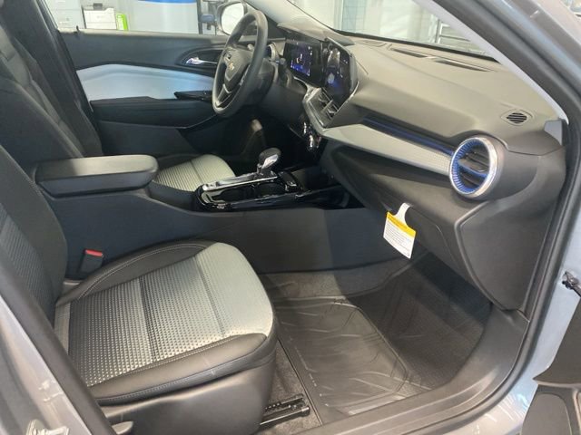 New 2025 Chevrolet Trax LT image 30