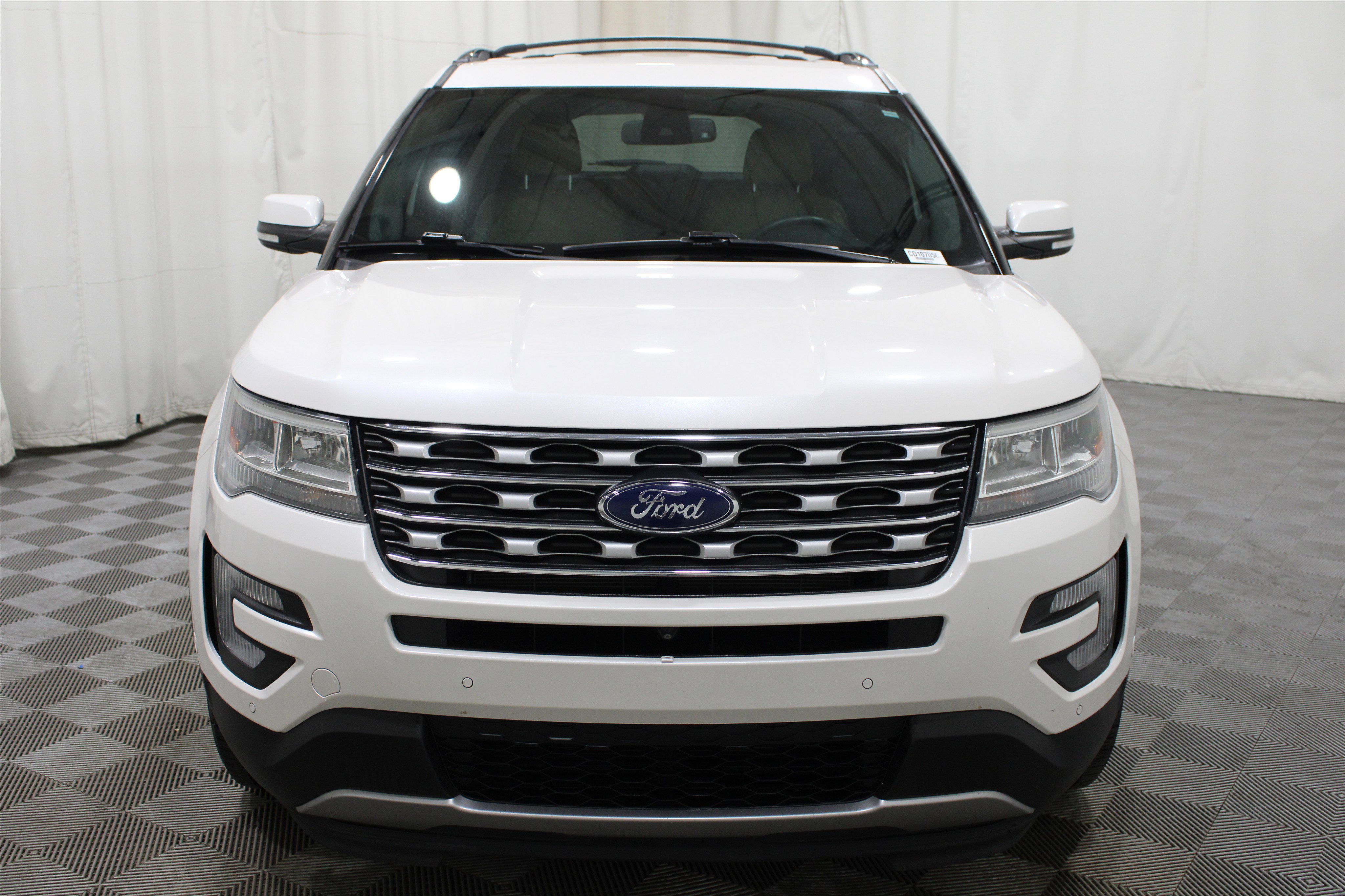 Used 2017 Ford Explorer Limited w/ Equipment Group 301A AWD/4WD image 36