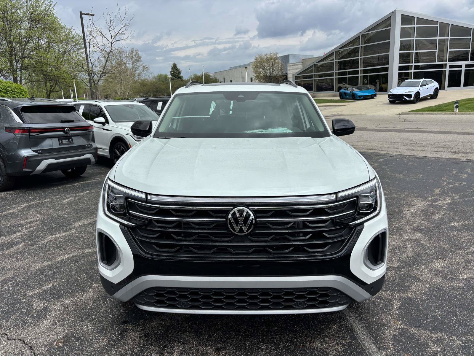 New 2026 Volkswagen Atlas Peak Edition AWD/4WD image 2