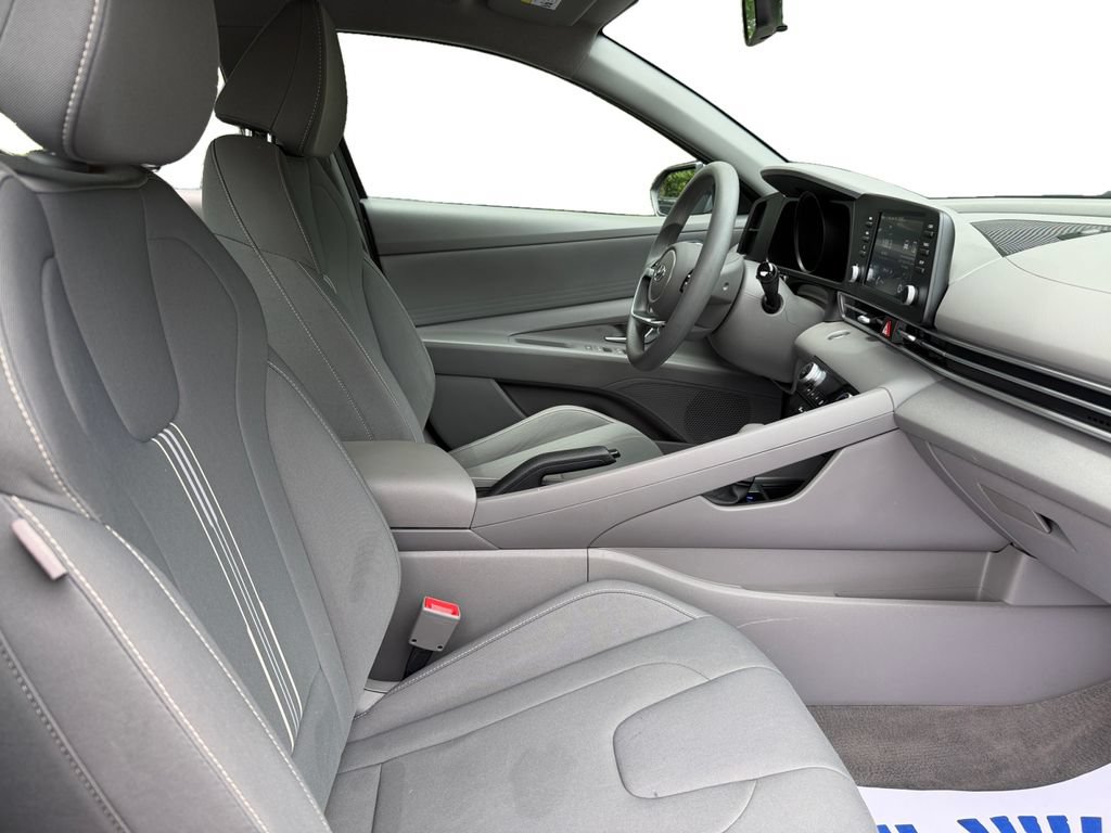 Used 2023 Hyundai Elantra SEL w/ Preferred Accessory Package FWD image 15