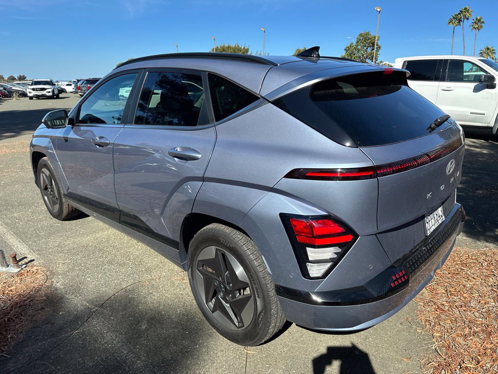Used 2025 Hyundai Kona Limited FWD image 1