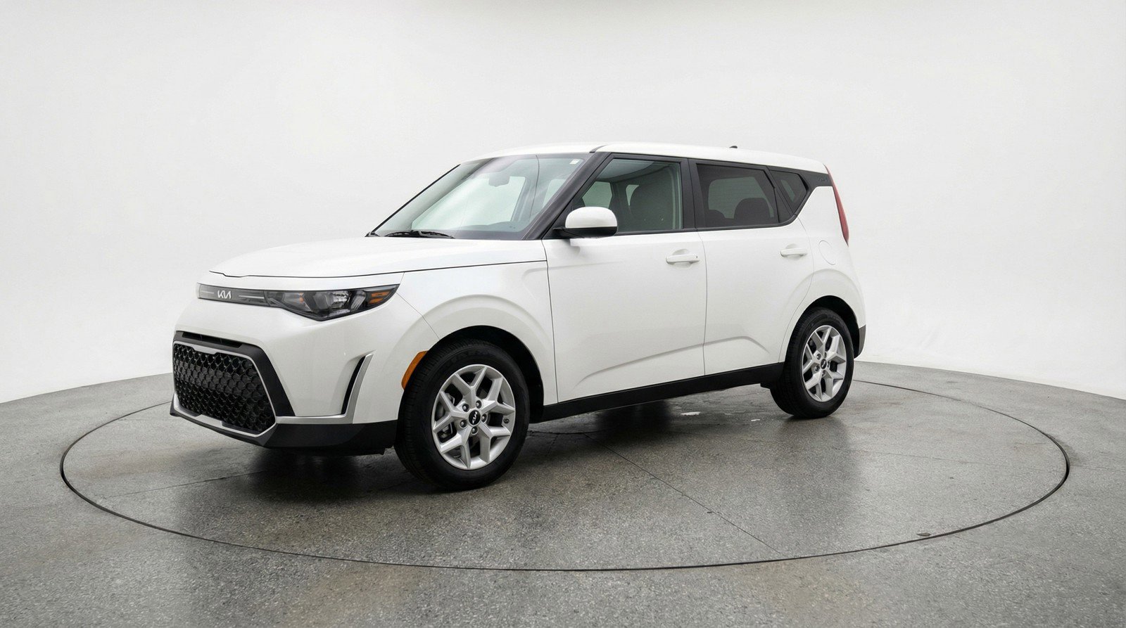 Used 2025 Kia Soul LX w/ LX Technology Package image 3