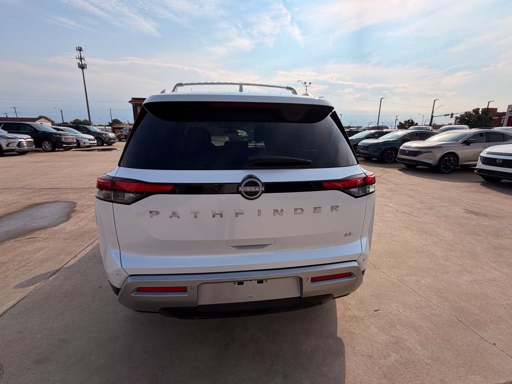 Certified 2025 Nissan Pathfinder SL FWD image 5
