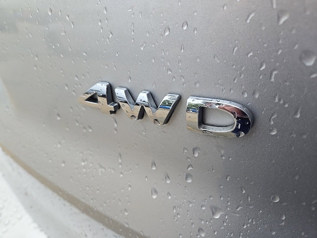 Used 2017 Ford Explorer XLT image 24