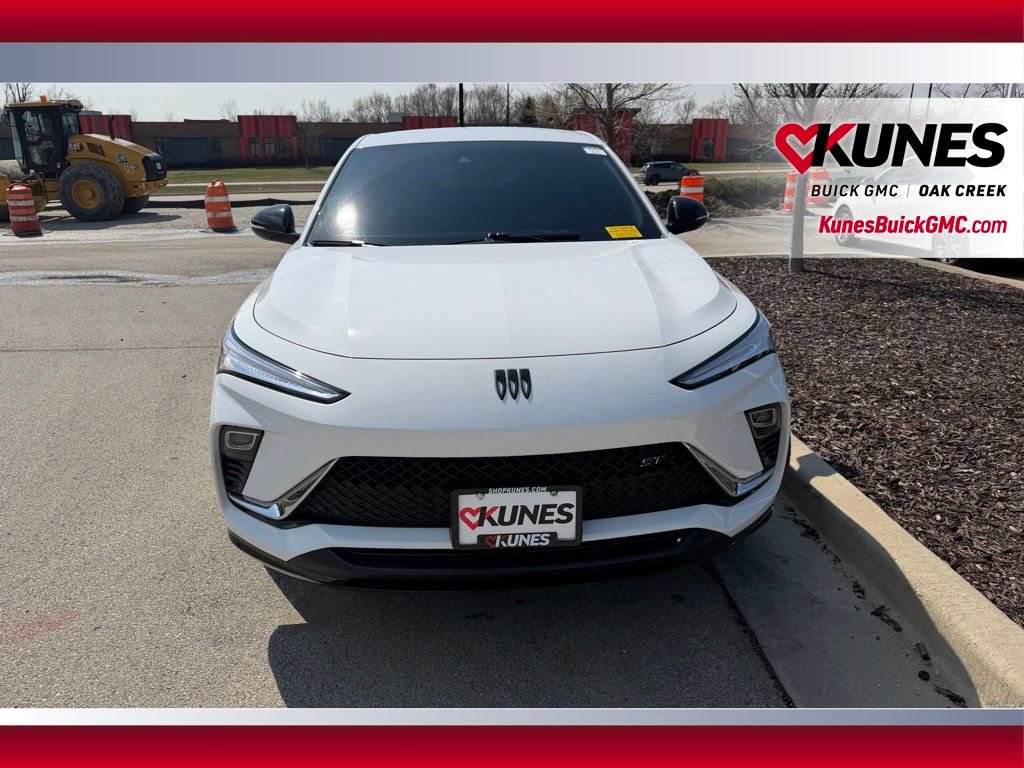 Used 2025 Buick Envista Sport Touring w/ Convenience II Package FWD image 3