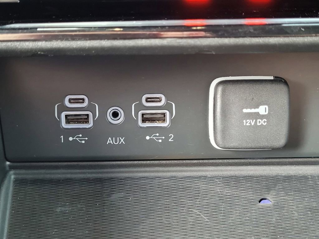 Used 2024 Jeep Grand Cherokee Limited w/ Luxury Tech Group II image 19