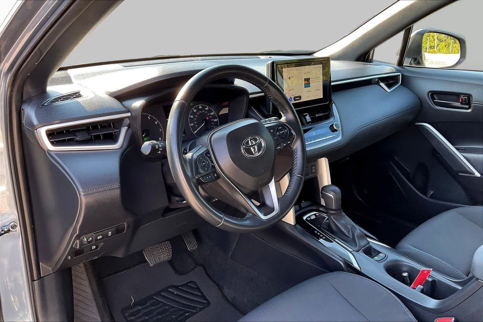 Used 2024 Toyota Corolla Cross AWD Hybrid image 17
