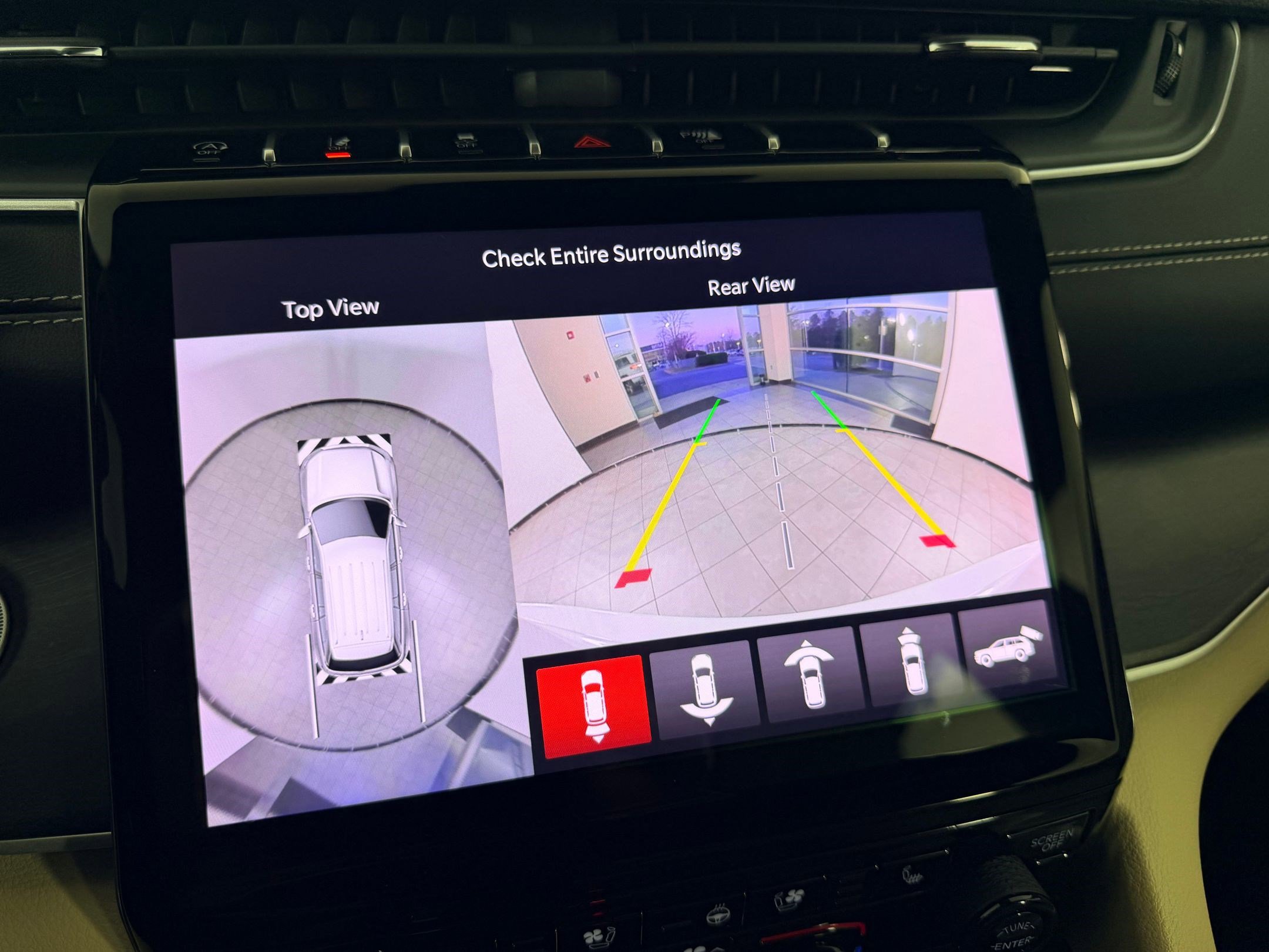 Used 2025 Jeep Grand Cherokee Limited w/ Luxury Tech Group II image 32