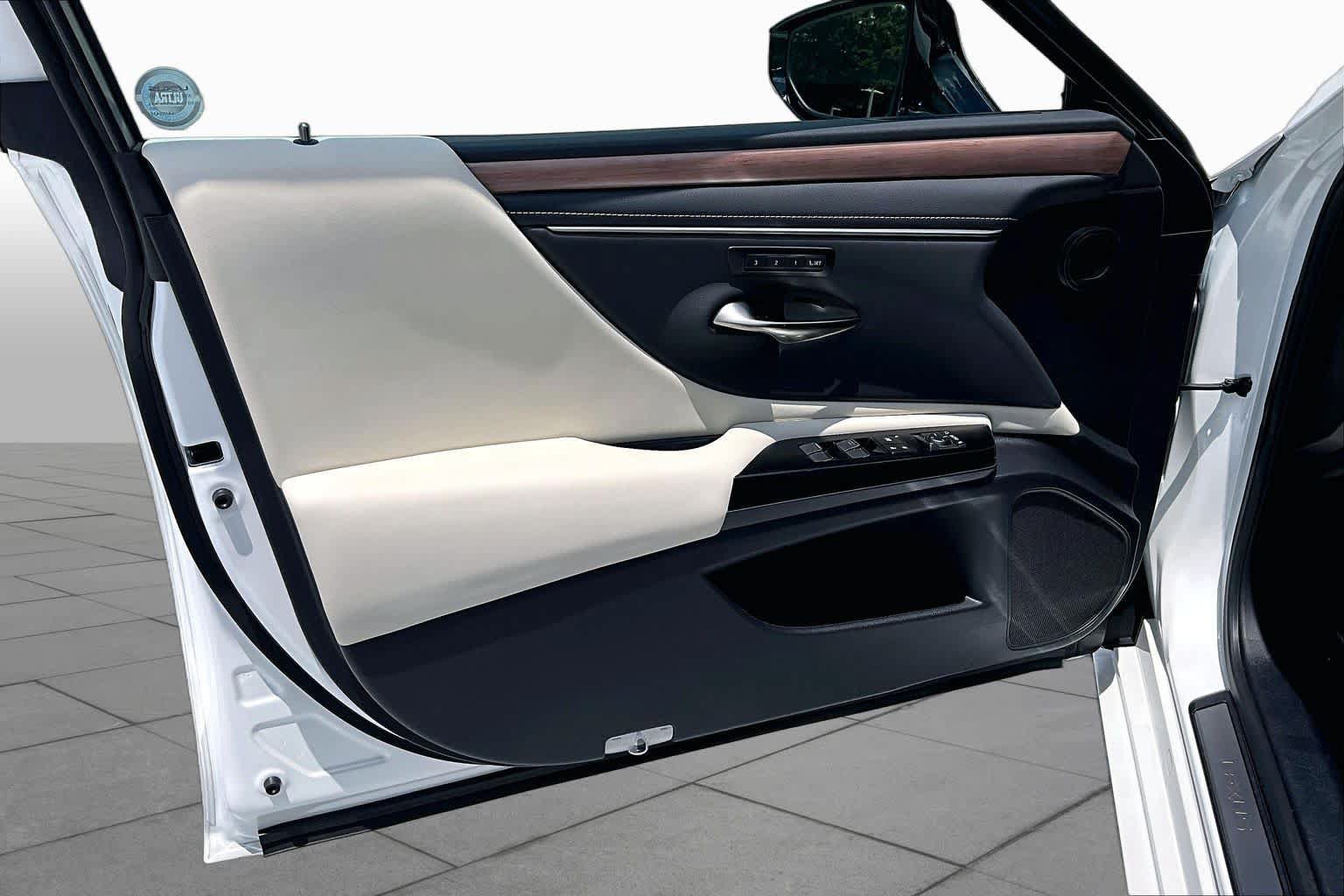 Used 2025 Lexus ES 300h w/ Technology Package FWD image 21