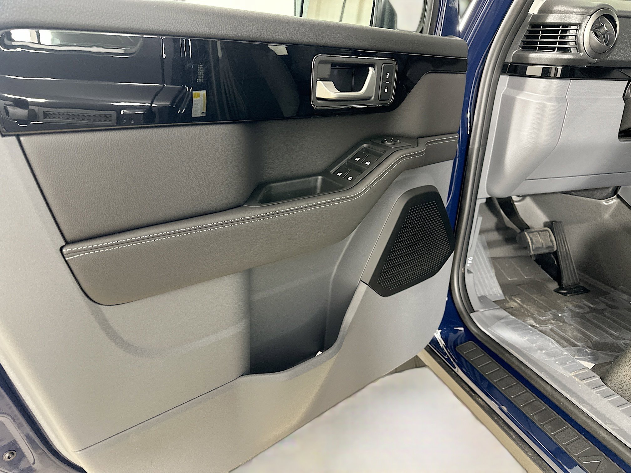 New 2026 INEOS Grenadier Station Wagon AWD/4WD image 17