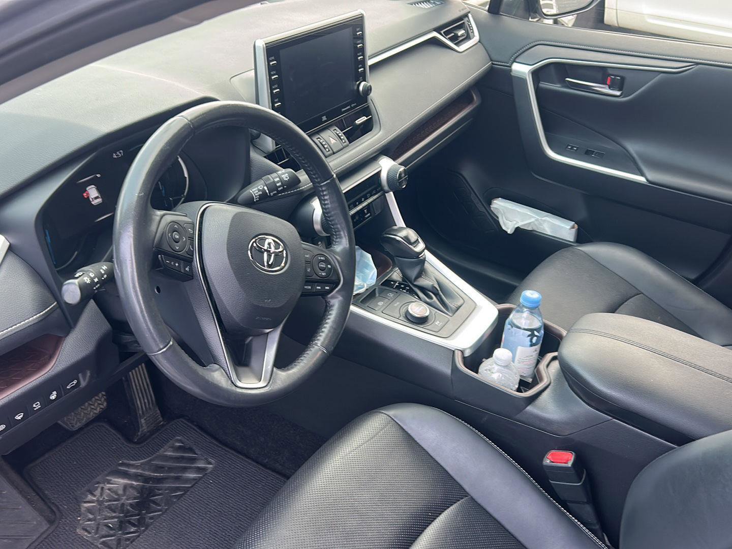 Used 2022 Toyota RAV4 Limited image 8