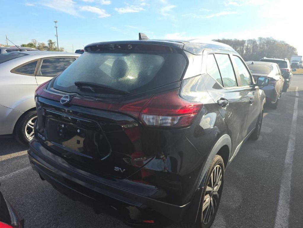 Used 2023 Nissan Kicks SV image 4
