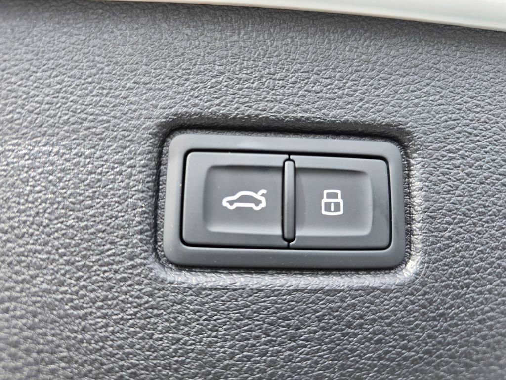 New 2026 Audi Q7 2.0T Premium image 17