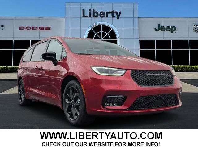 New 2026 Chrysler Pacifica Limited w/ S Appearance Package