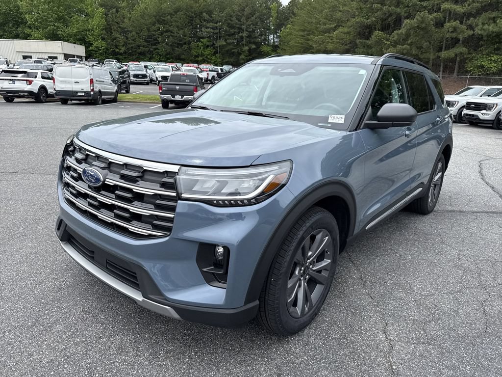 Used 2025 Ford Explorer Active w/ Active Comfort Package AWD/4WD image 3