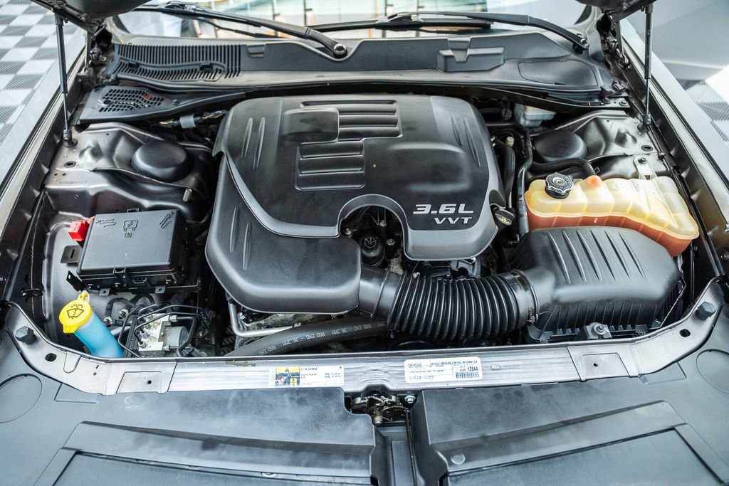 Used 2015 Dodge Challenger SXT RWD image 16