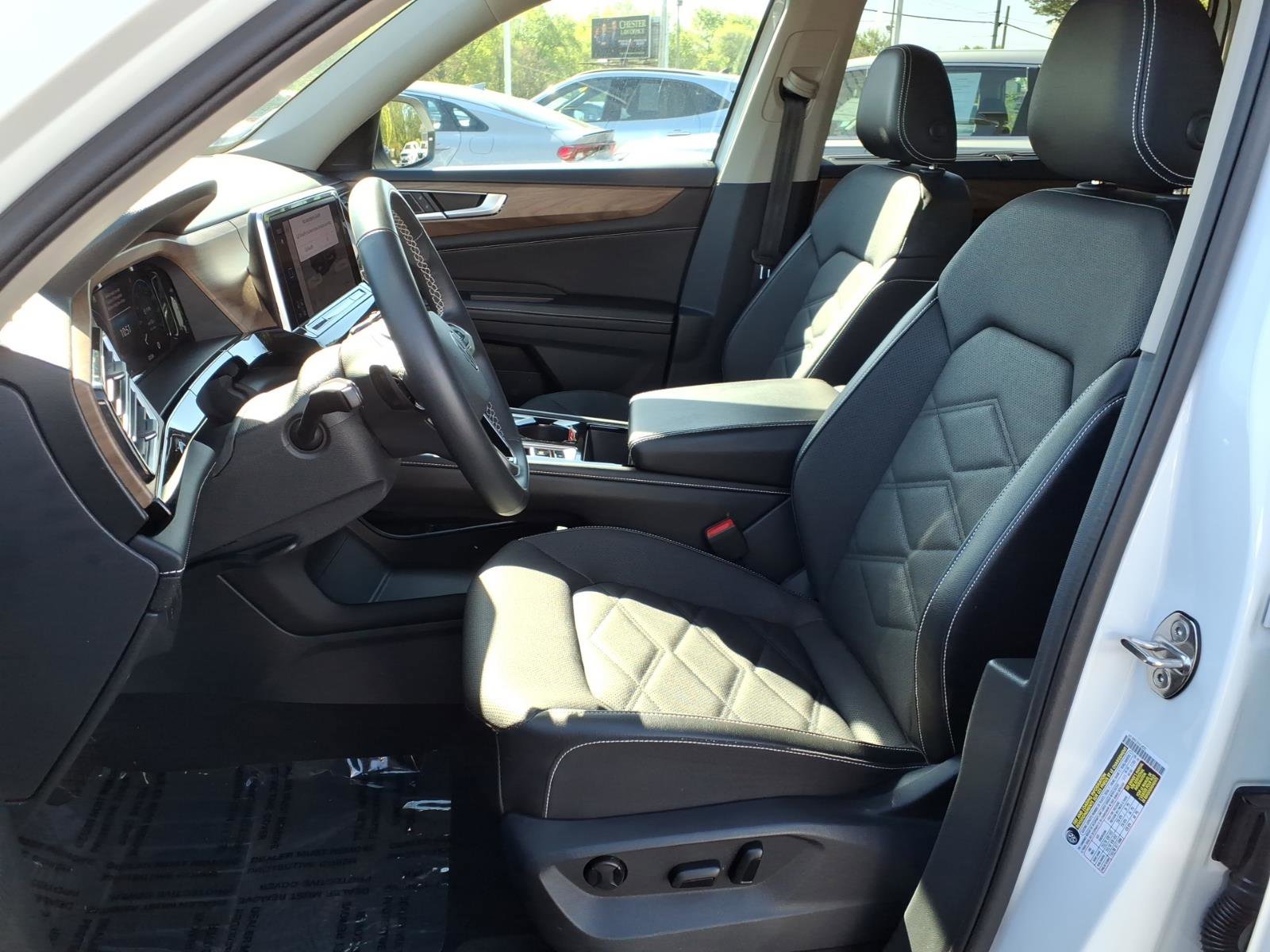 Used 2024 Volkswagen Atlas SEL Premium R-Line AWD/4WD image 4