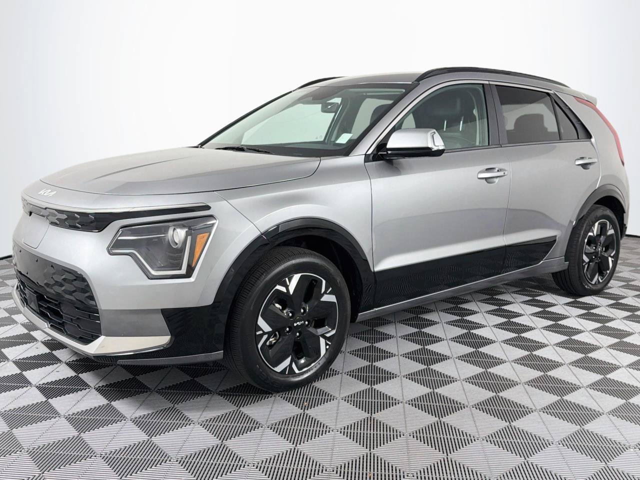 Used 2025 Kia Niro Wind w/ Wind Preserve Package FWD image 6