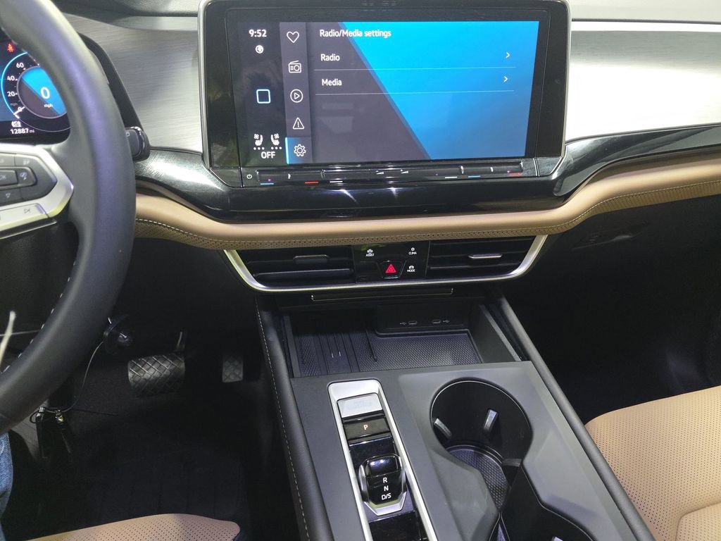 Used 2025 Volkswagen Atlas Cross Sport SE FWD image 5