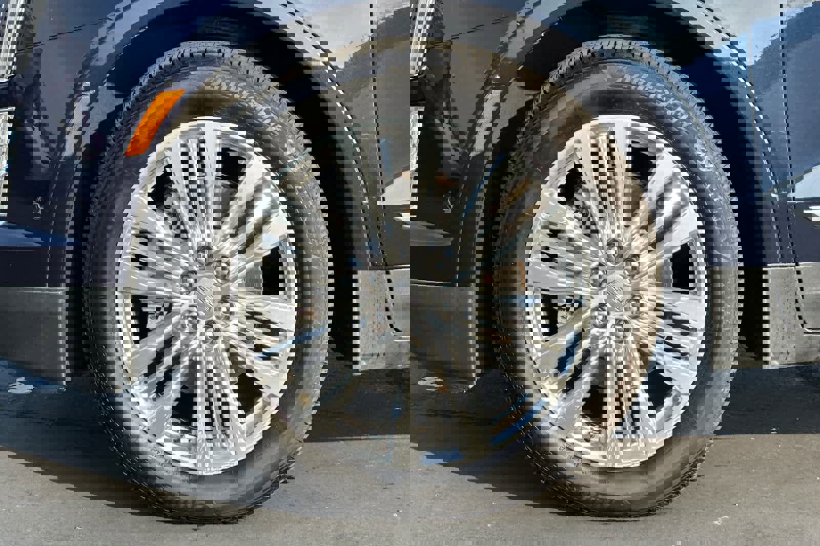 Used 2017 Cadillac XT5 Premium Luxury w/ Driver Assist Package image 31