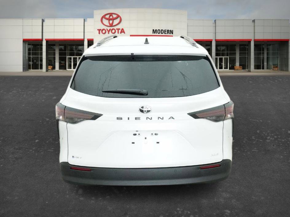 New 2026 Toyota Sienna XLE FWD image 22