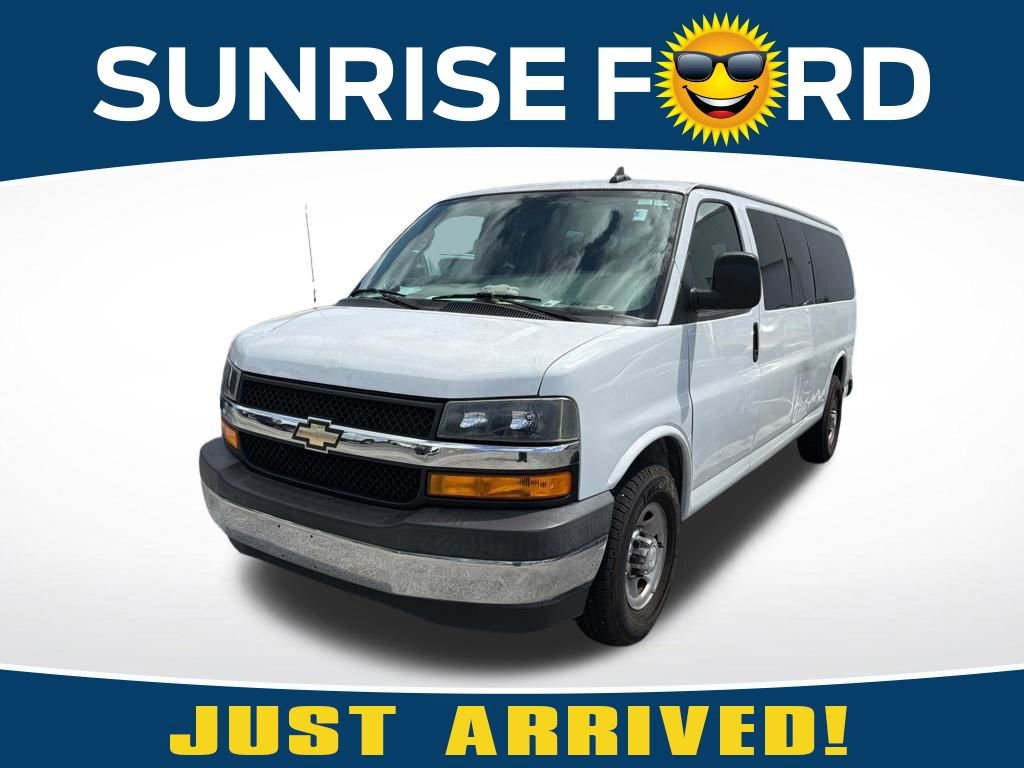 Used 2018 Chevrolet Express 3500 LT w/ LT Preferred Equipment Group RWD image 1