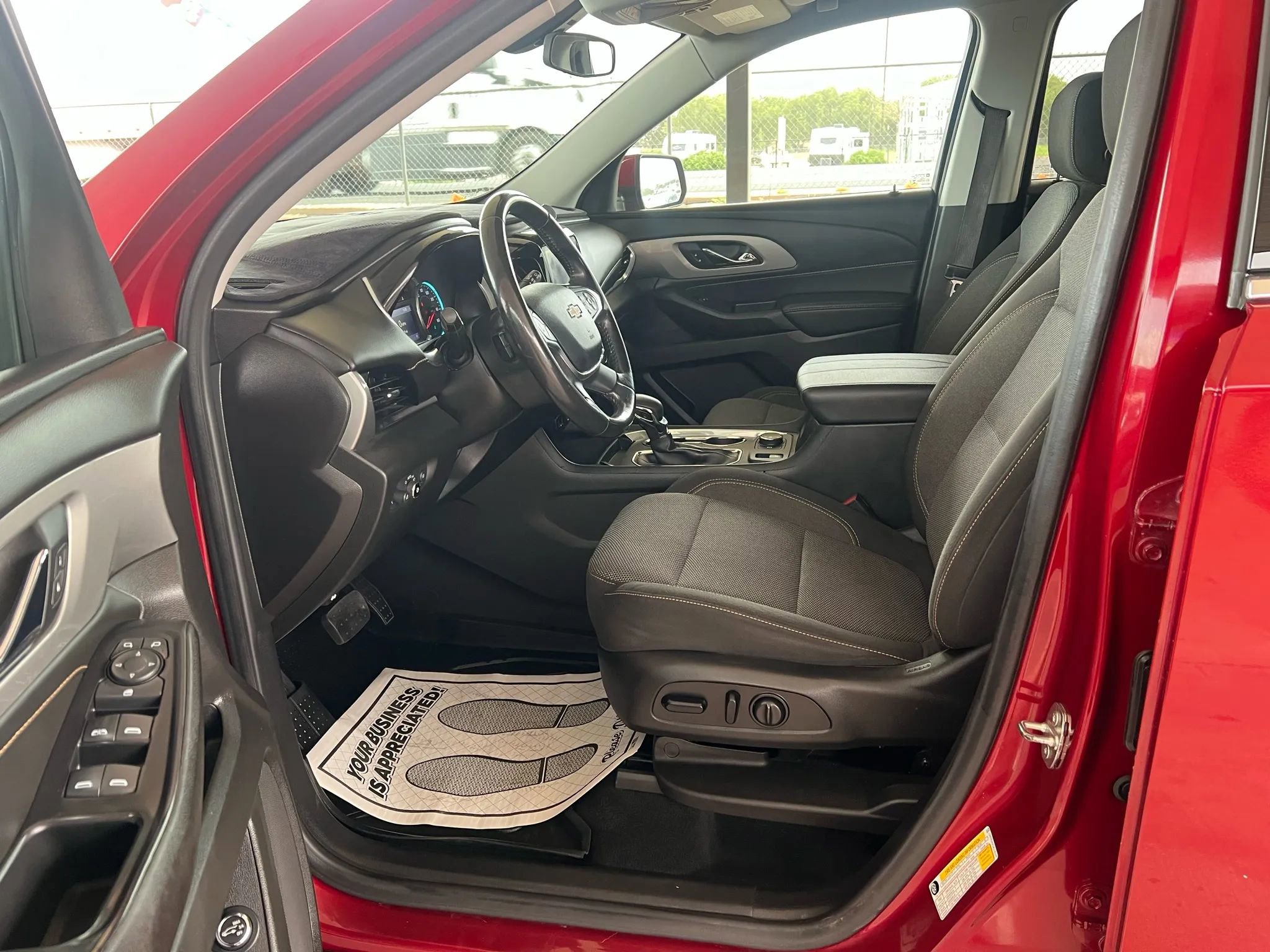 Used 2021 Chevrolet Traverse LT image 11
